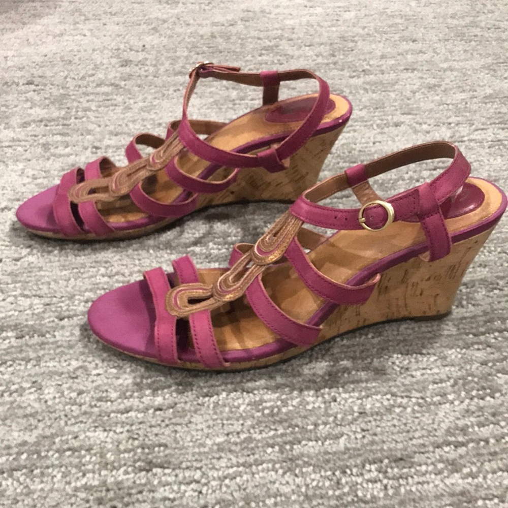 Violet sandal
